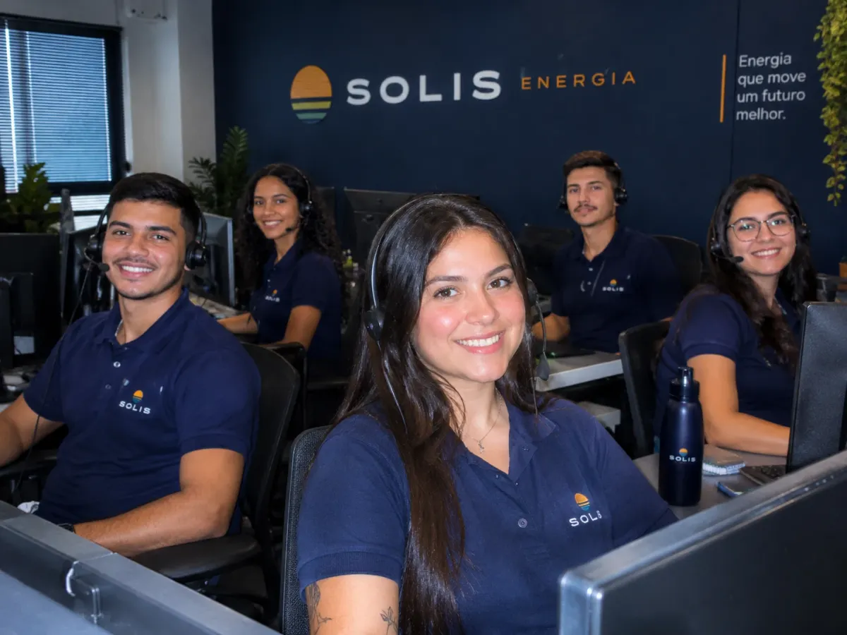 Equipe da Solis Energia no escritório